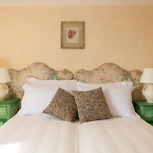 https://borgo-del-castello-di-porciano.it-tuscanyhotel.com